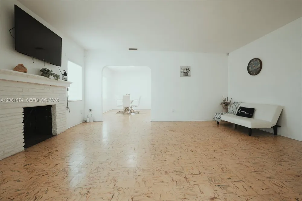 141 NE 14th St Homestead, FL 33030