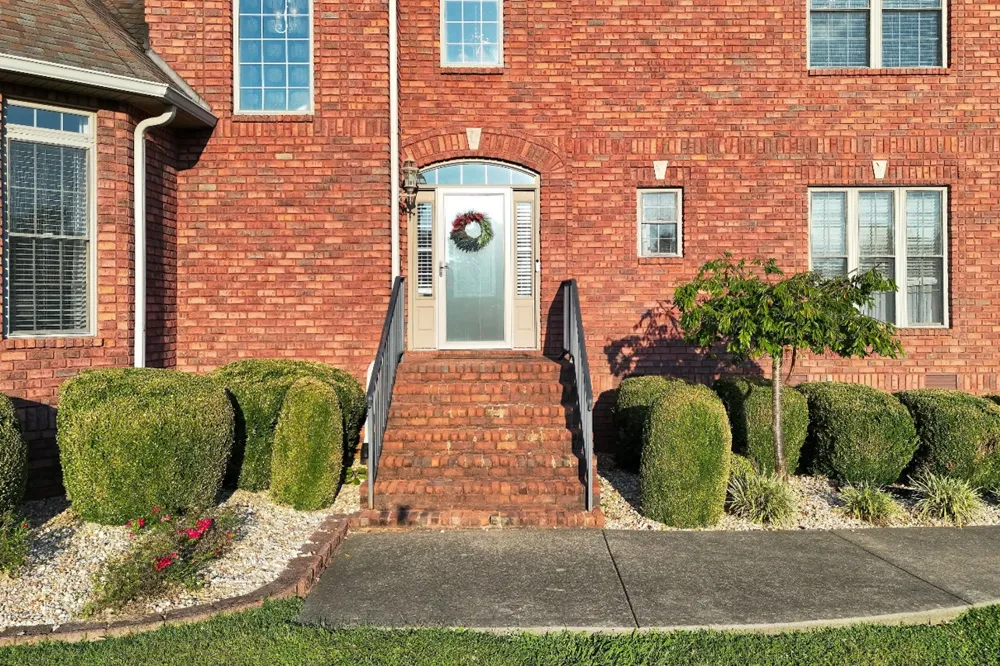 2006 Mossy Oak Cir Clarksville, TN 37043