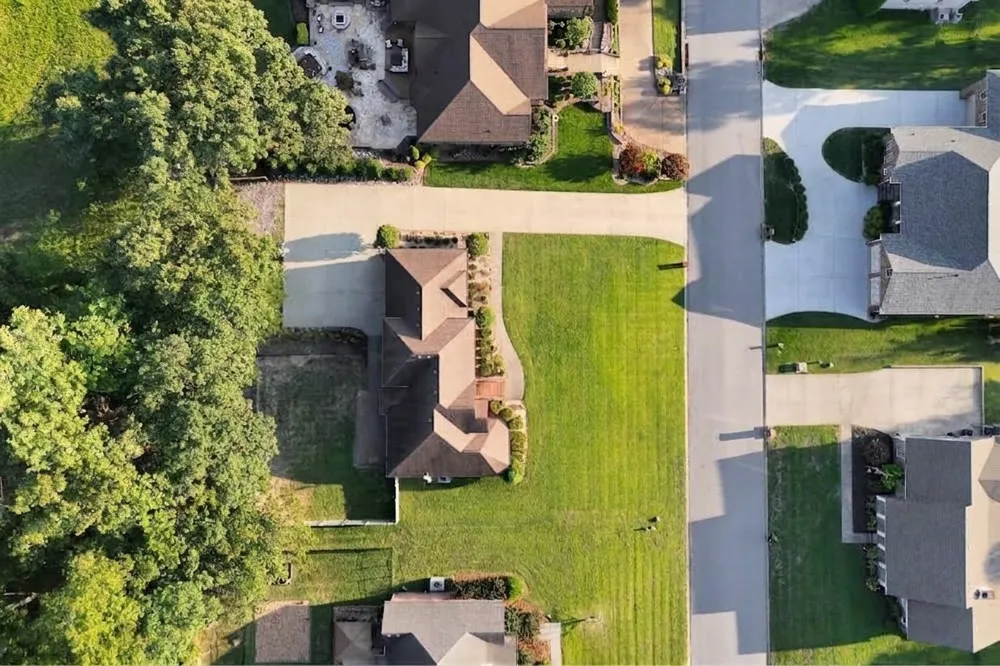 2006 Mossy Oak Cir Clarksville, TN 37043