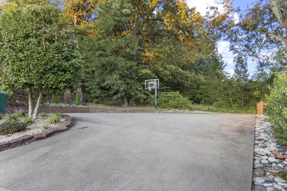 2006 Mossy Oak Cir Clarksville, TN 37043