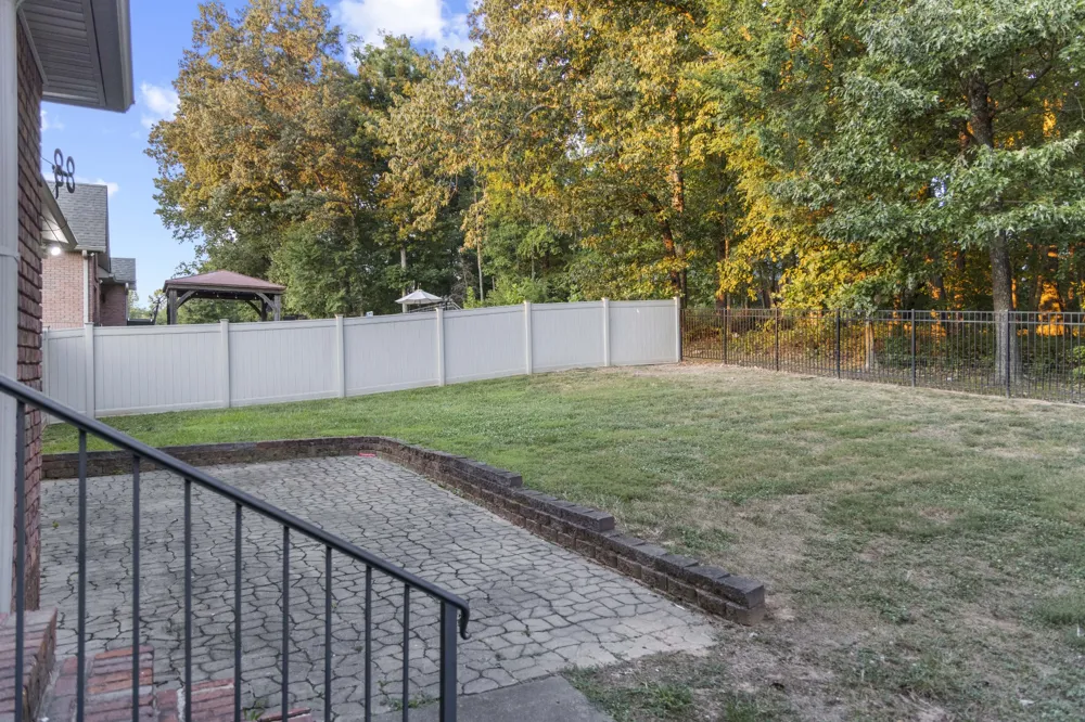2006 Mossy Oak Cir Clarksville, TN 37043