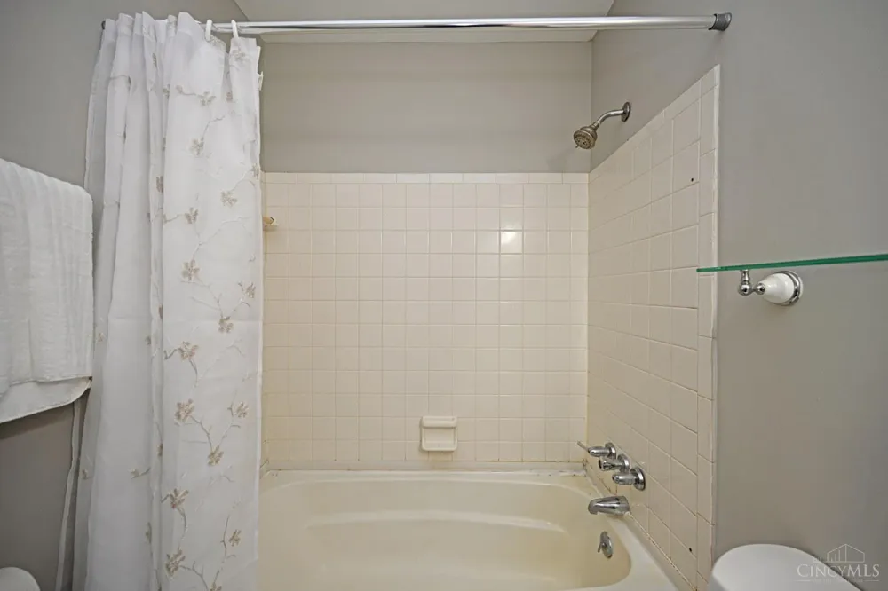 1987 Mistyhill Drive Springfield, OH 45240