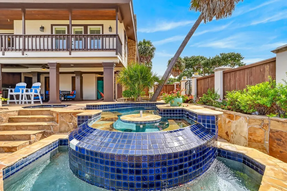 2 Spoonbill Rockport, TX 78382