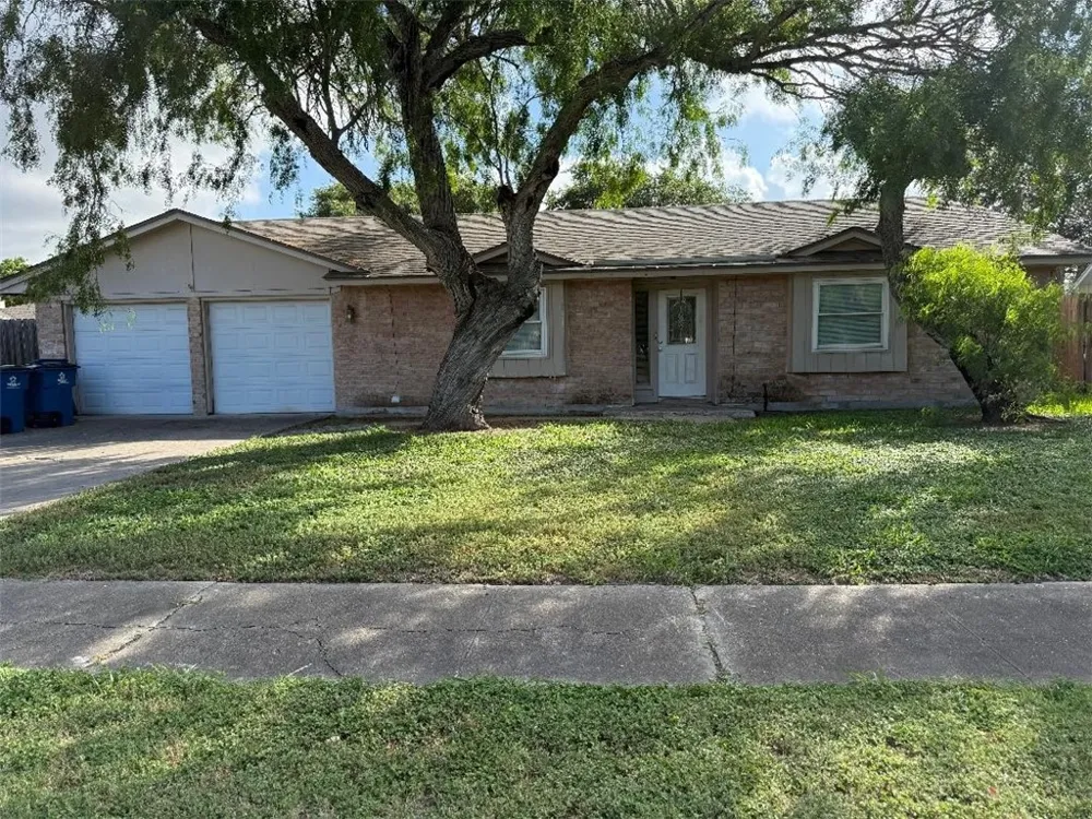 2204 Matagorda Drive Portland, TX 78374