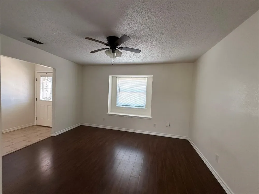 2204 Matagorda Drive Portland, TX 78374