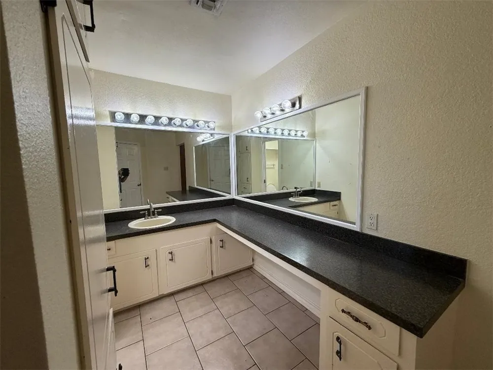 2204 Matagorda Drive Portland, TX 78374
