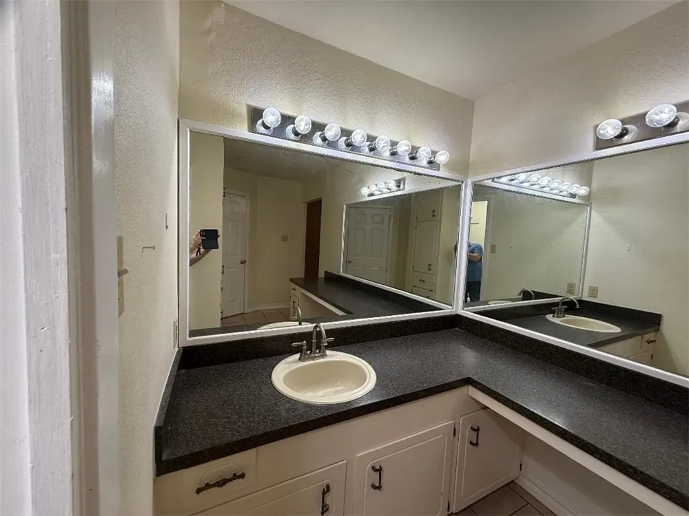 2204 Matagorda Drive Portland, TX 78374
