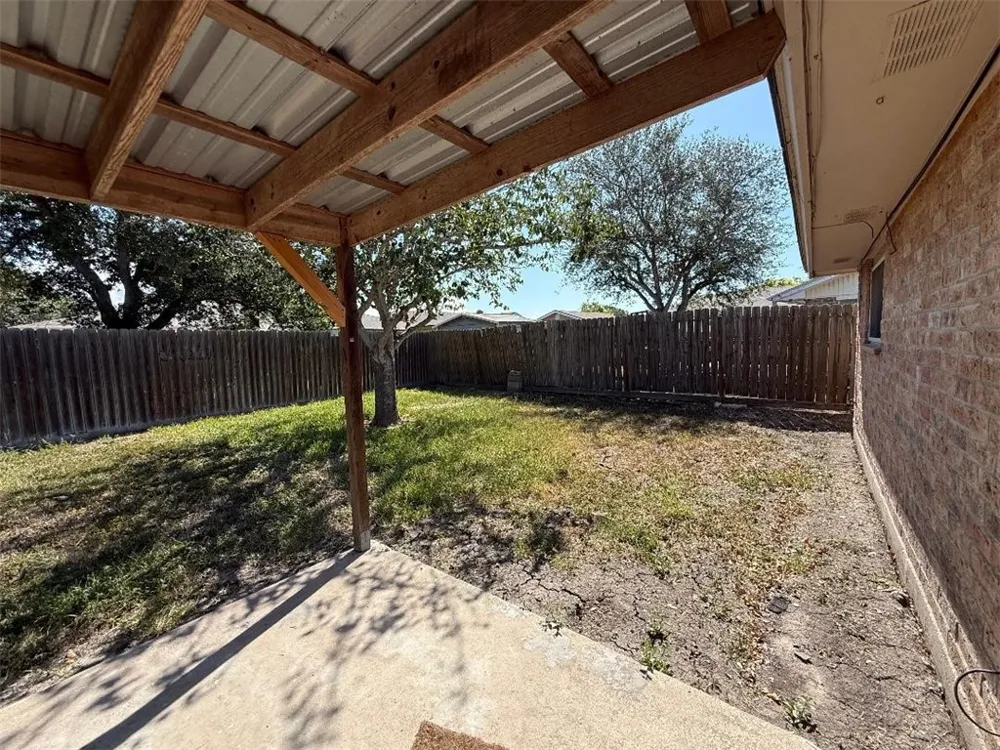 2204 Matagorda Drive Portland, TX 78374
