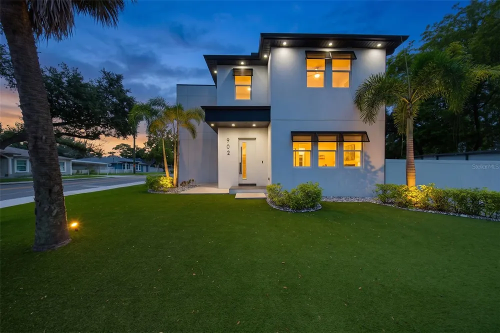 902 W SLIGH AVENUE Tampa, FL 33604