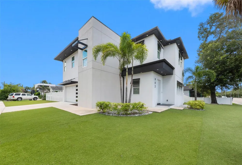 902 W SLIGH AVENUE Tampa, FL 33604