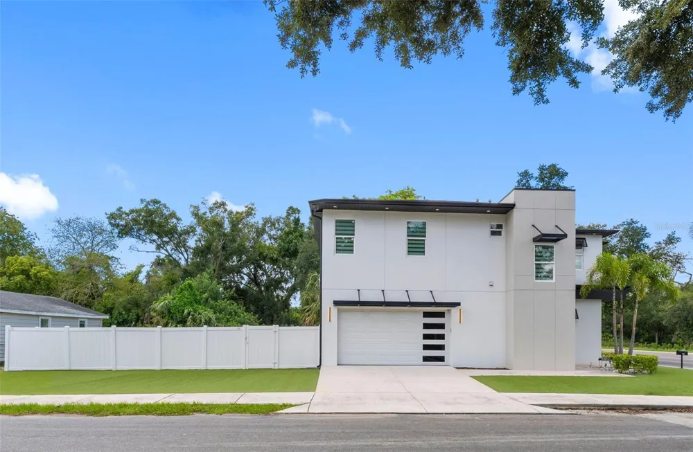 902 W SLIGH AVENUE Tampa, FL 33604