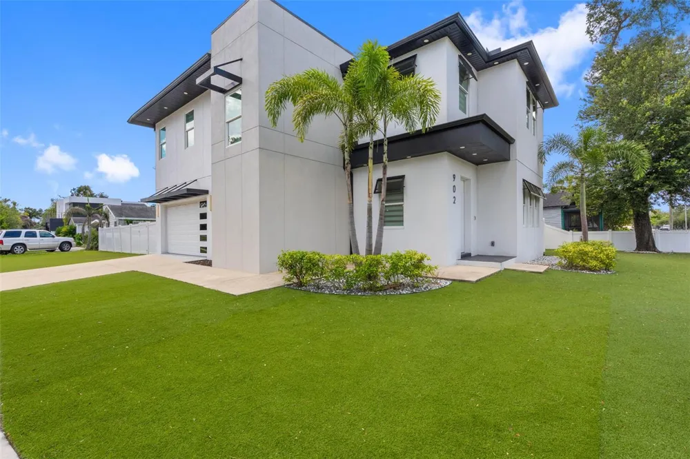 902 W SLIGH AVENUE Tampa, FL 33604