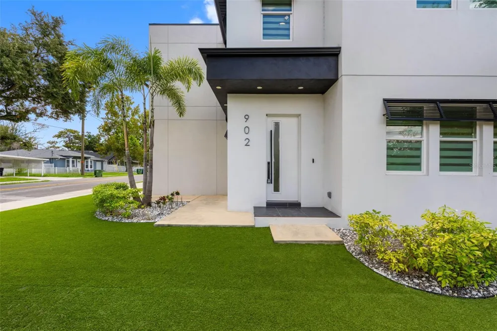 902 W SLIGH AVENUE Tampa, FL 33604