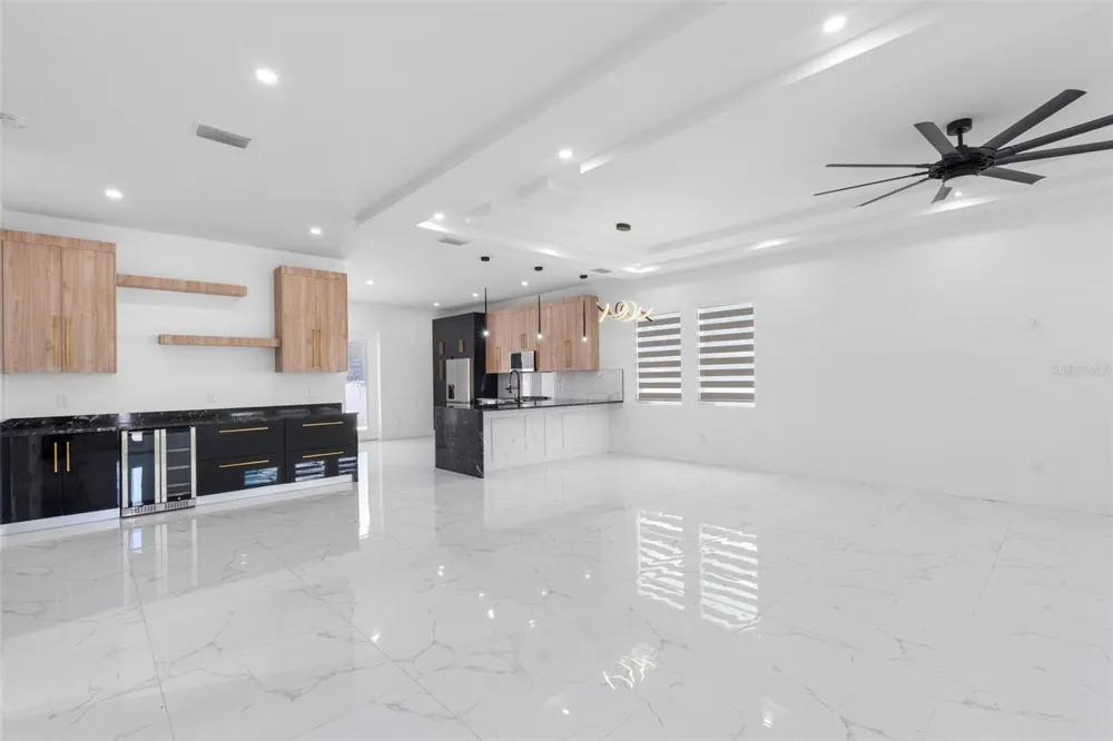902 W SLIGH AVENUE Tampa, FL 33604