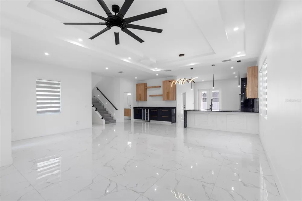 902 W SLIGH AVENUE Tampa, FL 33604