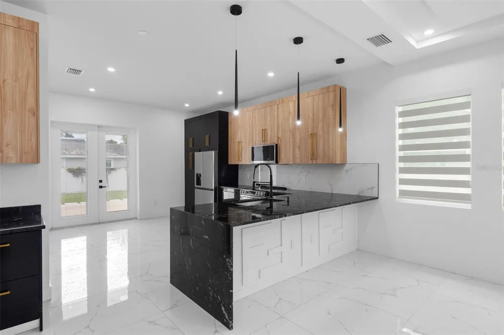 902 W SLIGH AVENUE Tampa, FL 33604