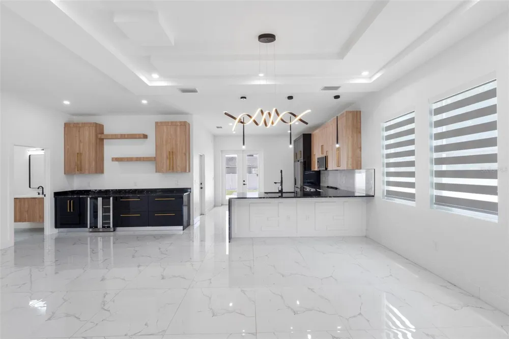 902 W SLIGH AVENUE Tampa, FL 33604