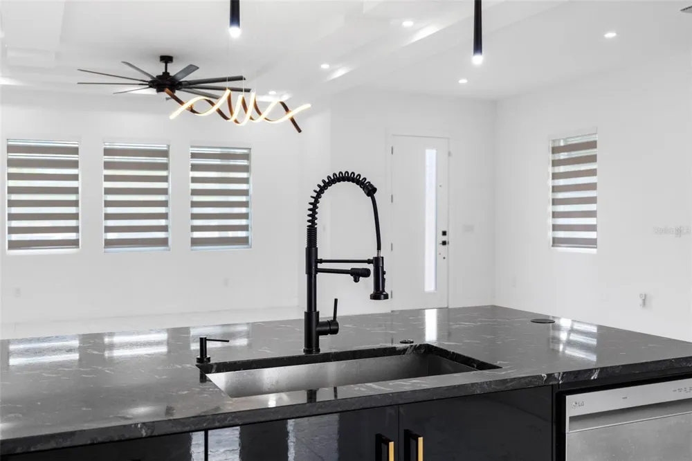 902 W SLIGH AVENUE Tampa, FL 33604