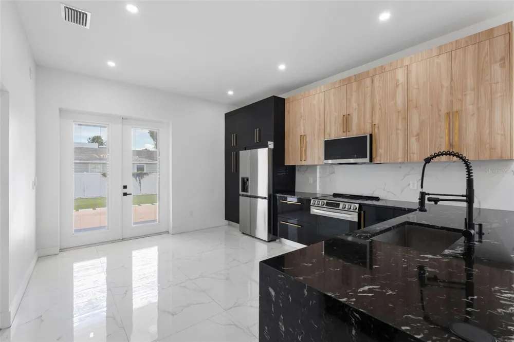 902 W SLIGH AVENUE Tampa, FL 33604