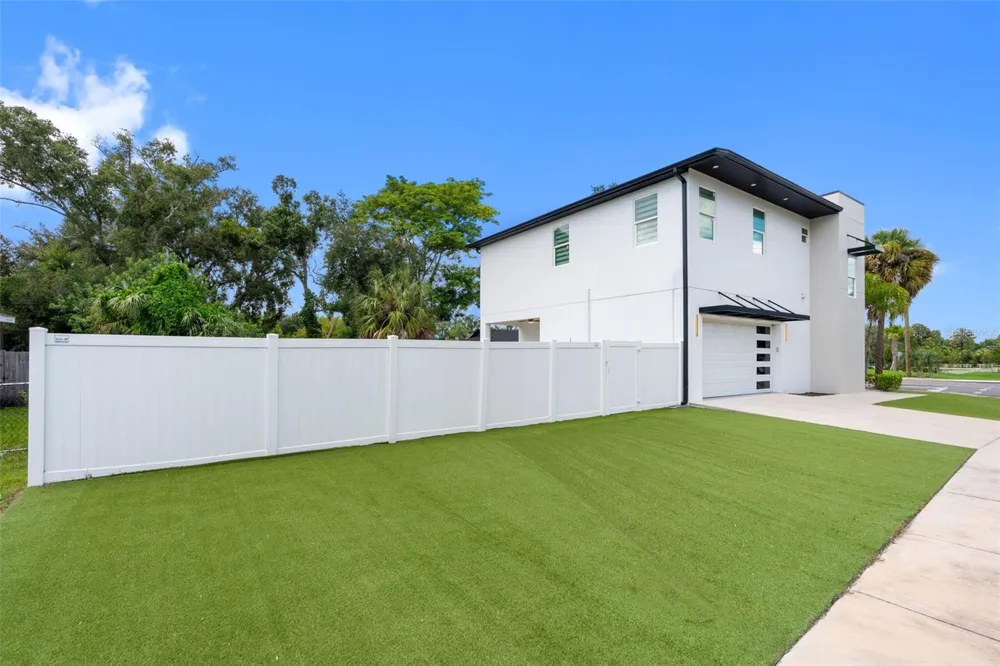 902 W SLIGH AVENUE Tampa, FL 33604