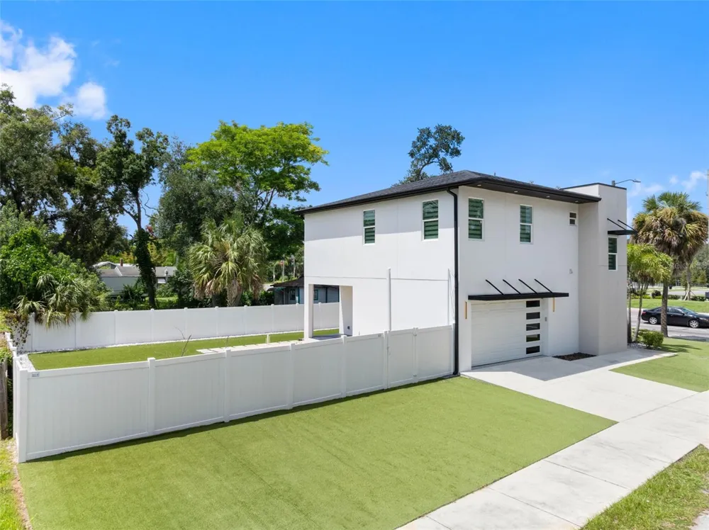 902 W SLIGH AVENUE Tampa, FL 33604