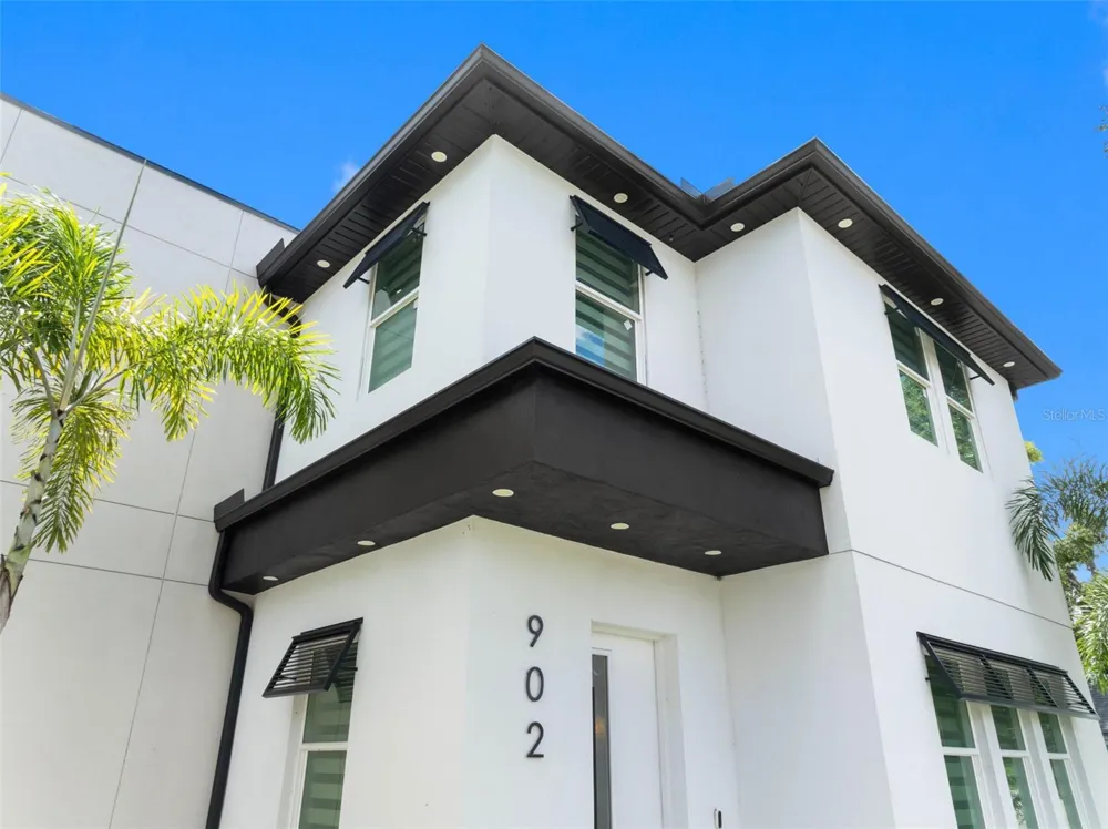902 W SLIGH AVENUE Tampa, FL 33604