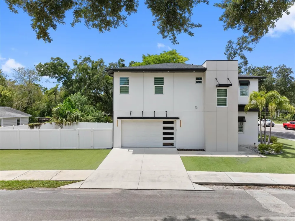 902 W SLIGH AVENUE Tampa, FL 33604