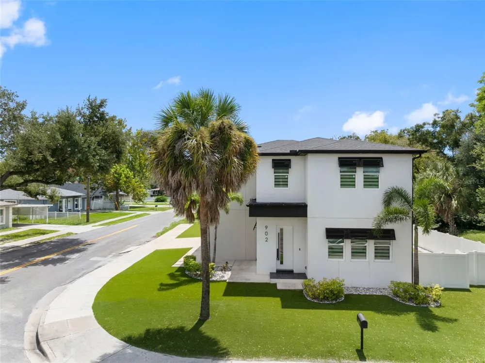 902 W SLIGH AVENUE Tampa, FL 33604