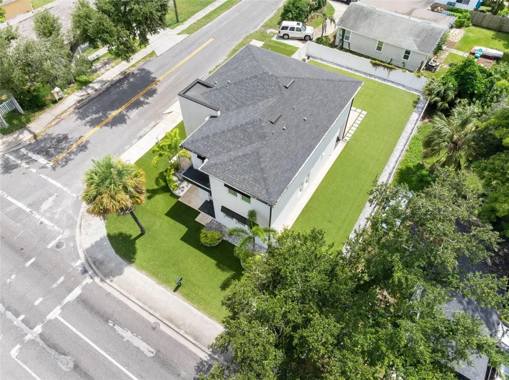 902 W SLIGH AVENUE Tampa, FL 33604