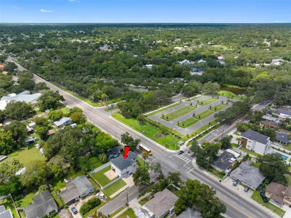 902 W SLIGH AVENUE Tampa, FL 33604