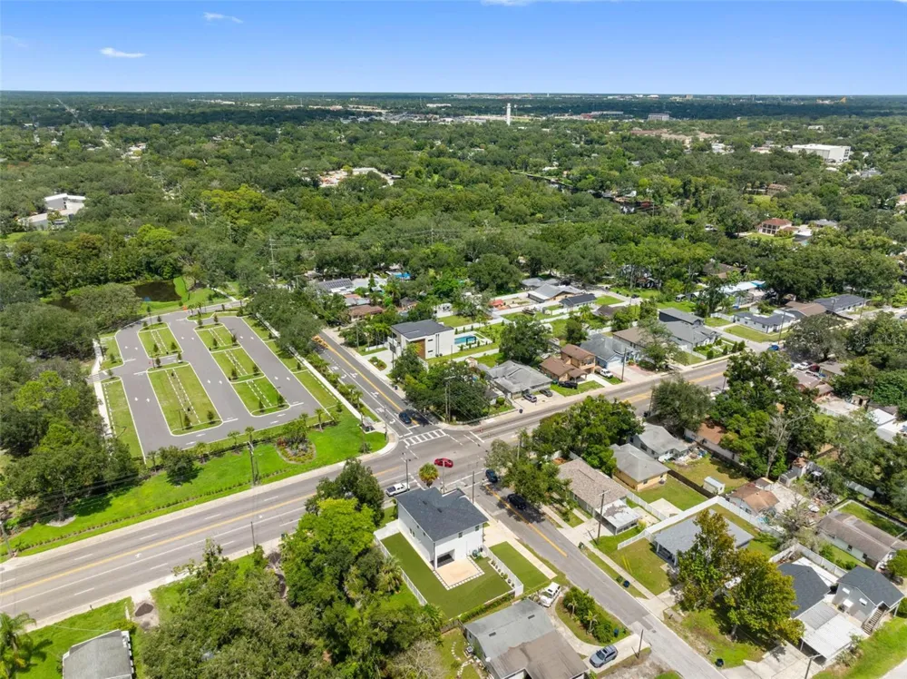 902 W SLIGH AVENUE Tampa, FL 33604