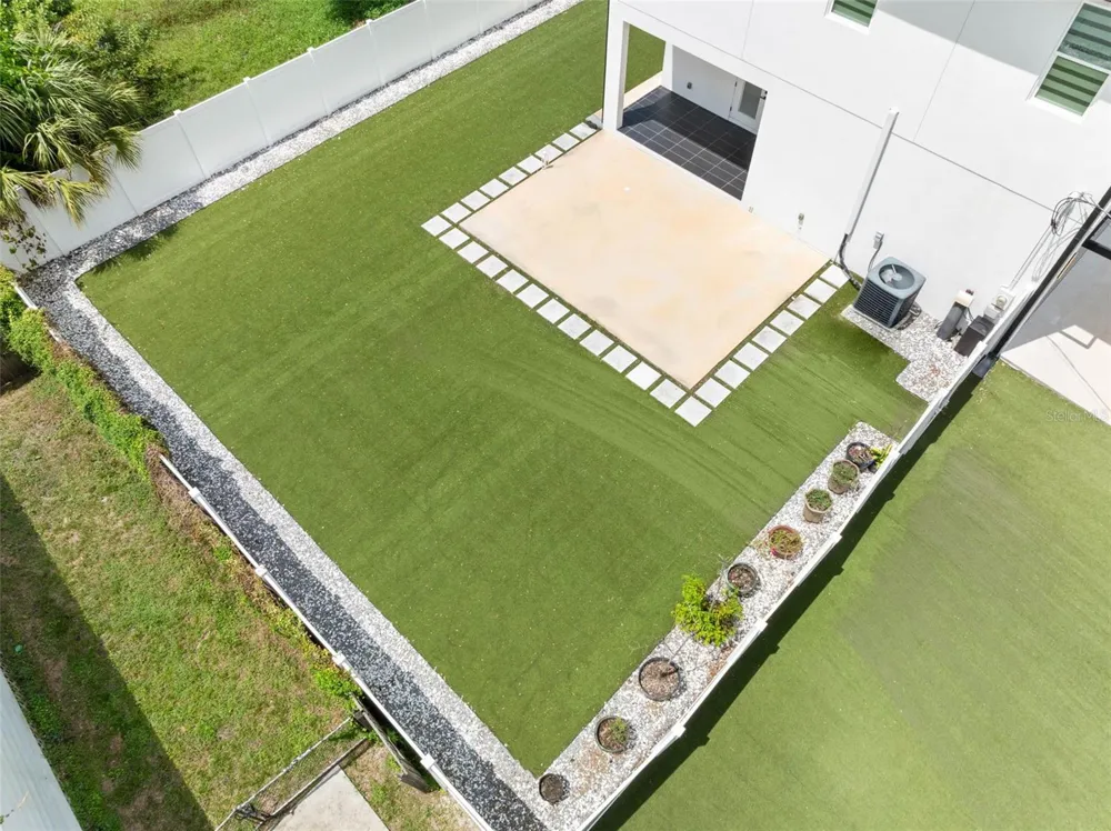902 W SLIGH AVENUE Tampa, FL 33604
