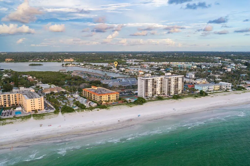 337 LA HACIENDA DRIVE Indian Rocks Beach, FL 33785