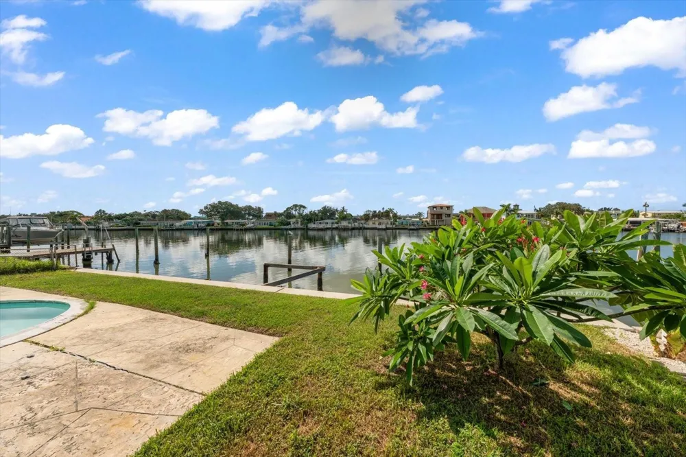 337 LA HACIENDA DRIVE Indian Rocks Beach, FL 33785