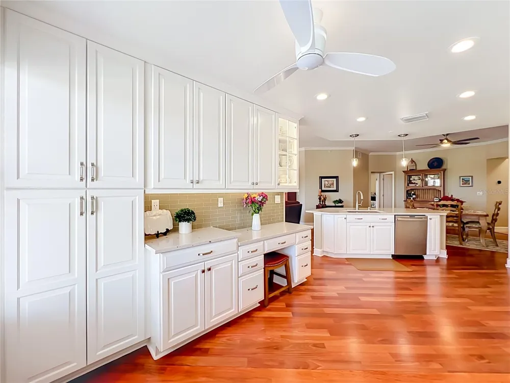 2305 EDGEWATER DRIVE #1610 Orlando, FL 32804