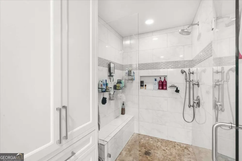 5823 Lakeshore DR Buford, GA 30518