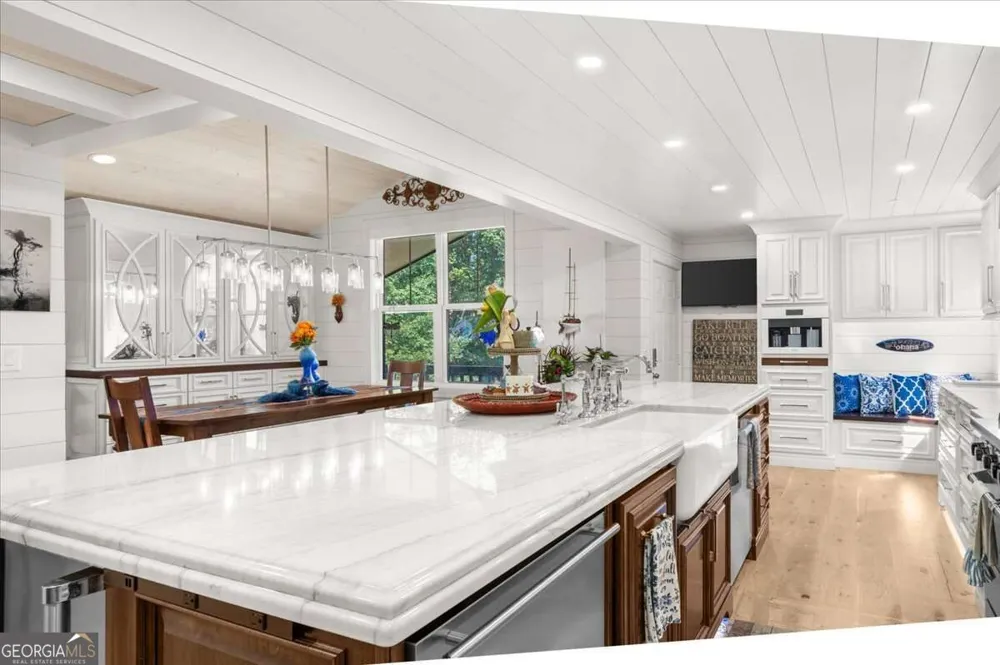5823 Lakeshore DR Buford, GA 30518