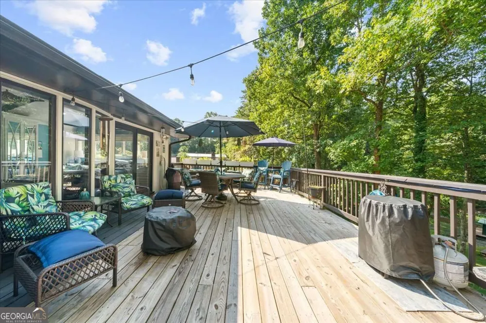 5823 Lakeshore DR Buford, GA 30518