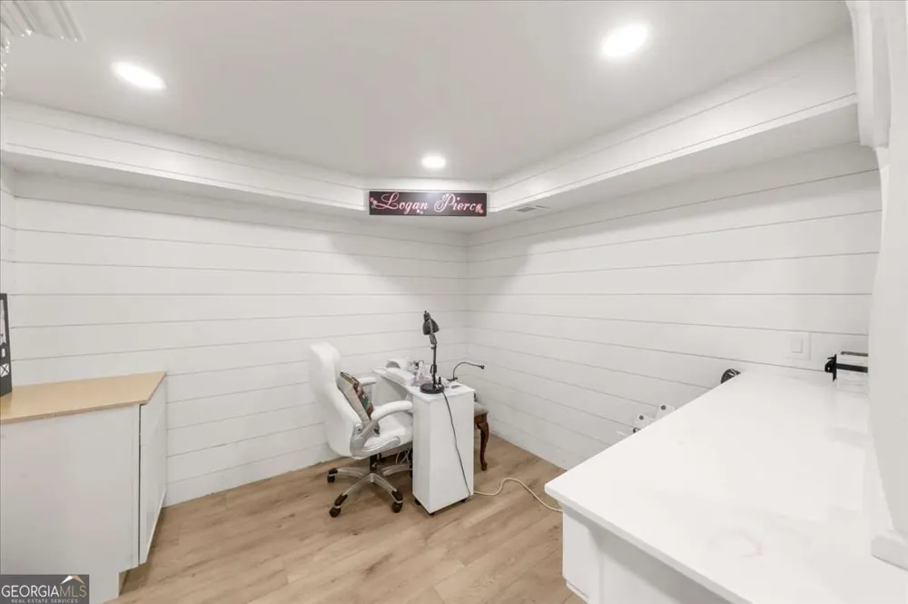 5823 Lakeshore DR Buford, GA 30518