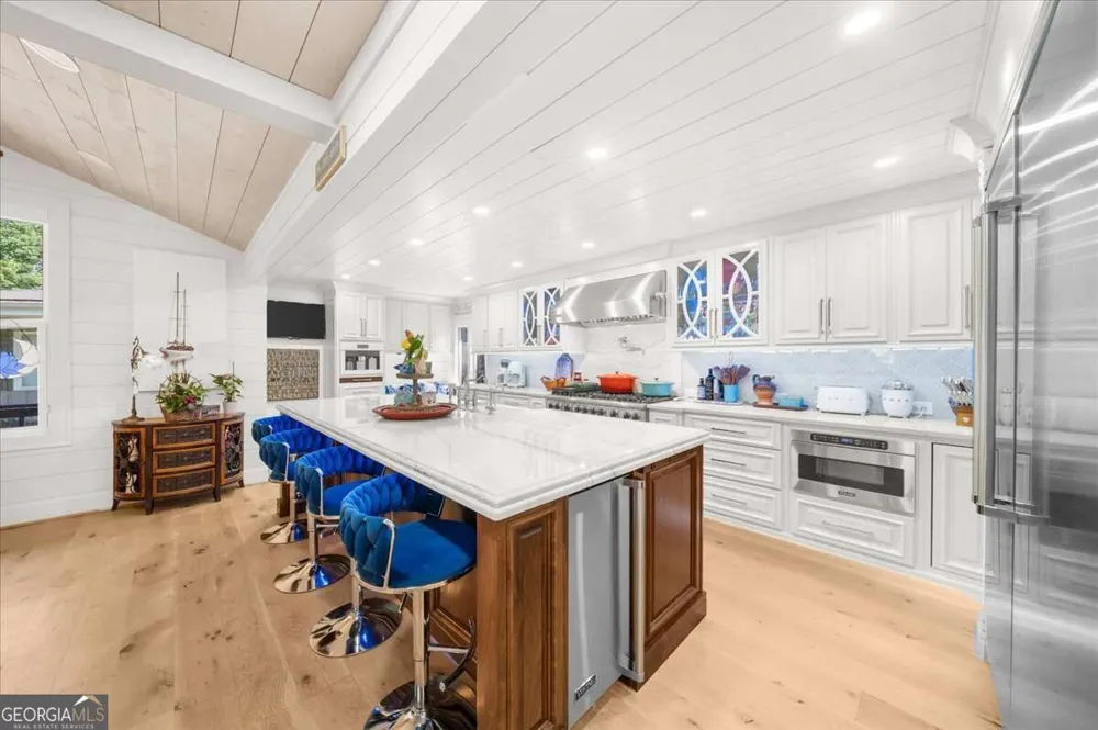 5823 Lakeshore DR Buford, GA 30518