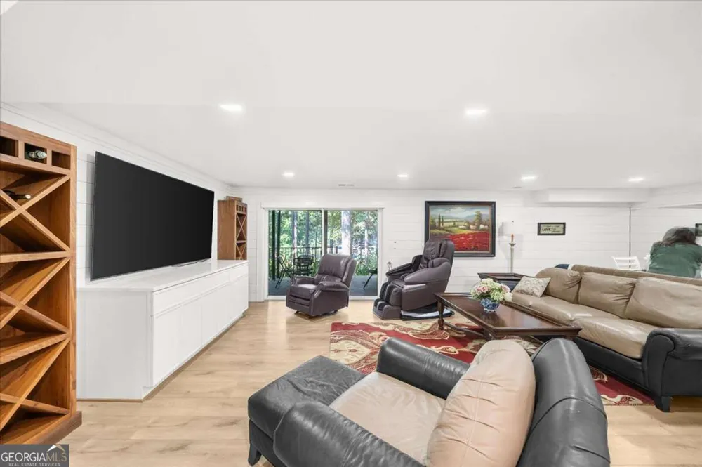 5823 Lakeshore DR Buford, GA 30518
