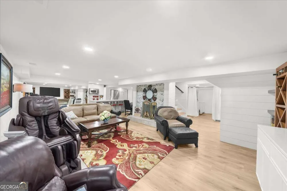5823 Lakeshore DR Buford, GA 30518