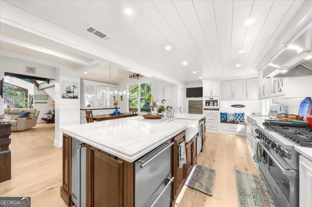 5823 Lakeshore DR Buford, GA 30518