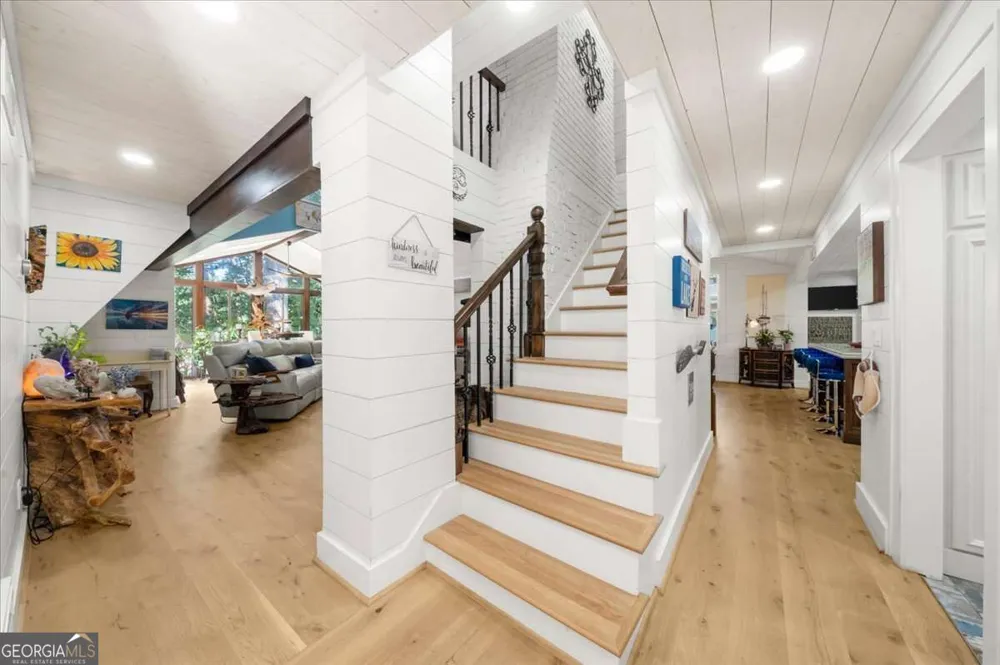 5823 Lakeshore DR Buford, GA 30518