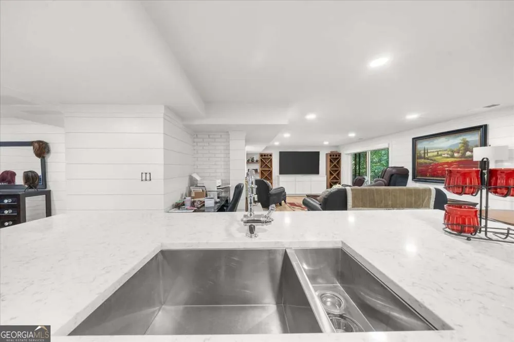5823 Lakeshore DR Buford, GA 30518