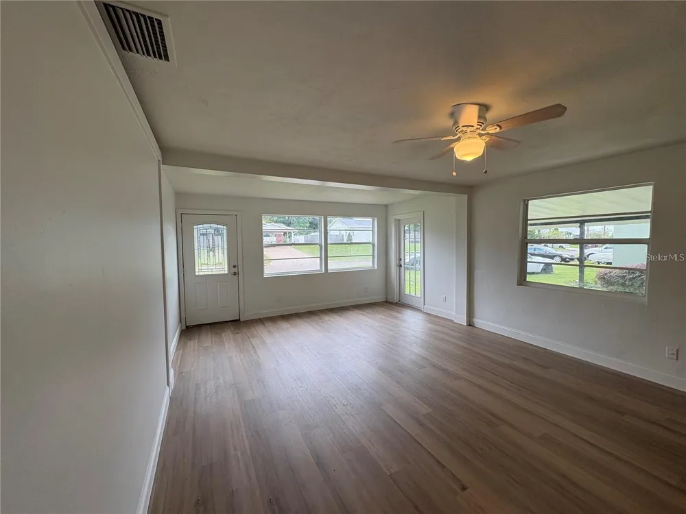 2412 DERBYSHIRE AVENUE Lakeland, FL 33803