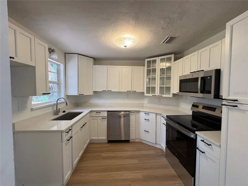 2412 DERBYSHIRE AVENUE Lakeland, FL 33803