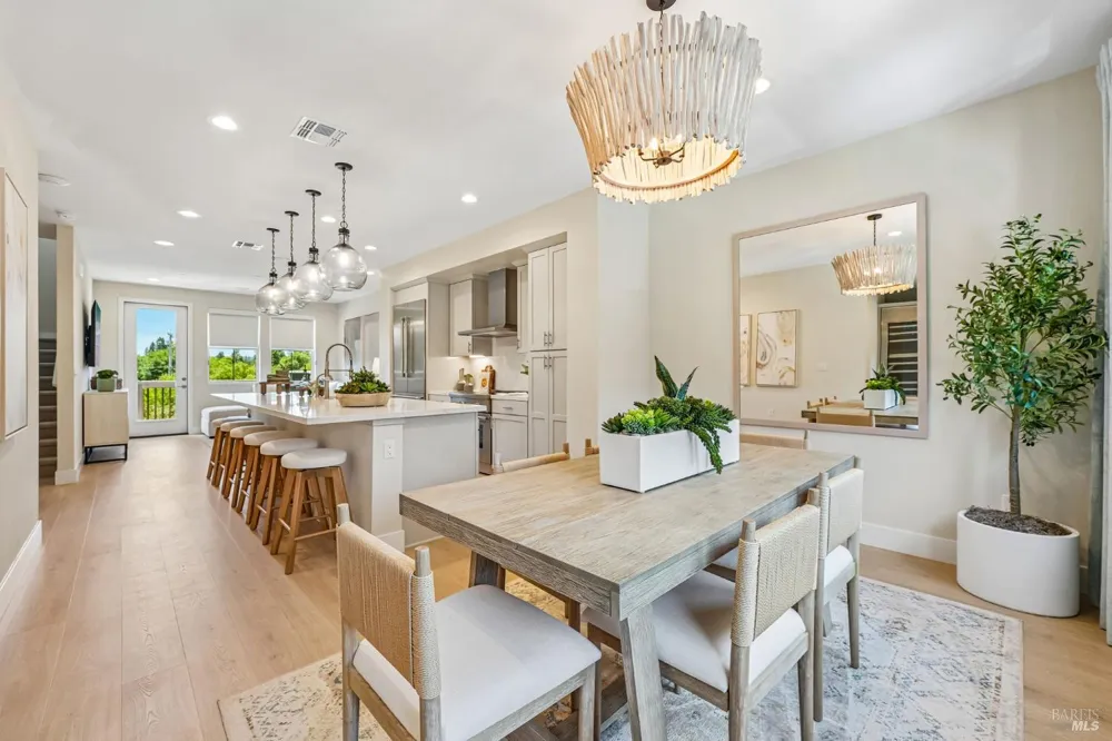 206 Pippin Court Sebastopol, CA 95407