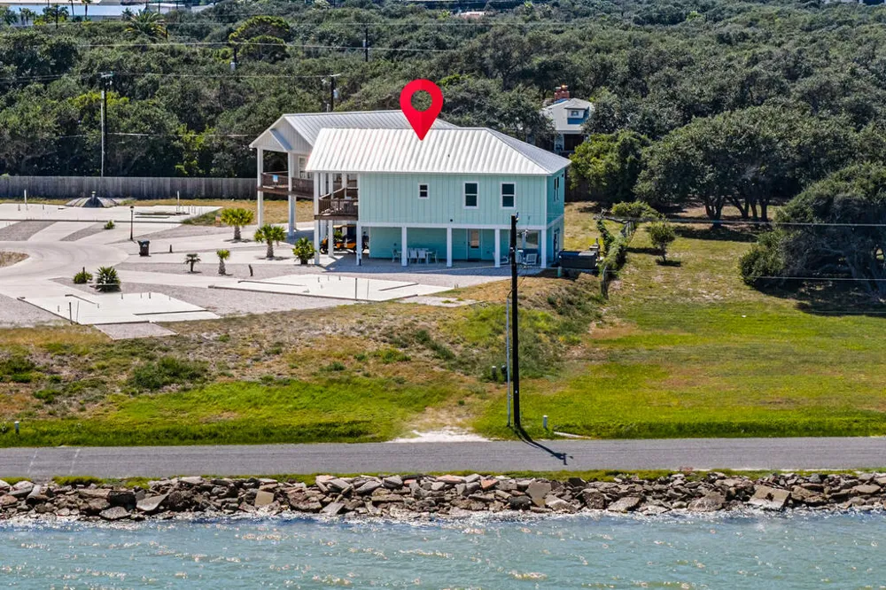 135 Seven Palms Dr. Rockport, TX 78382