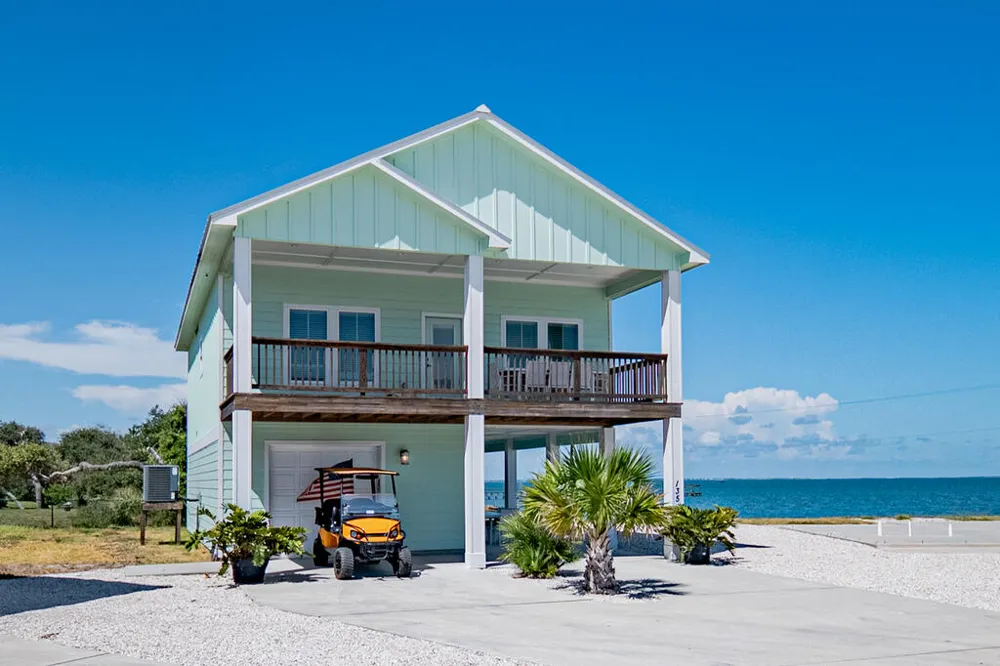 135 Seven Palms Dr. Rockport, TX 78382